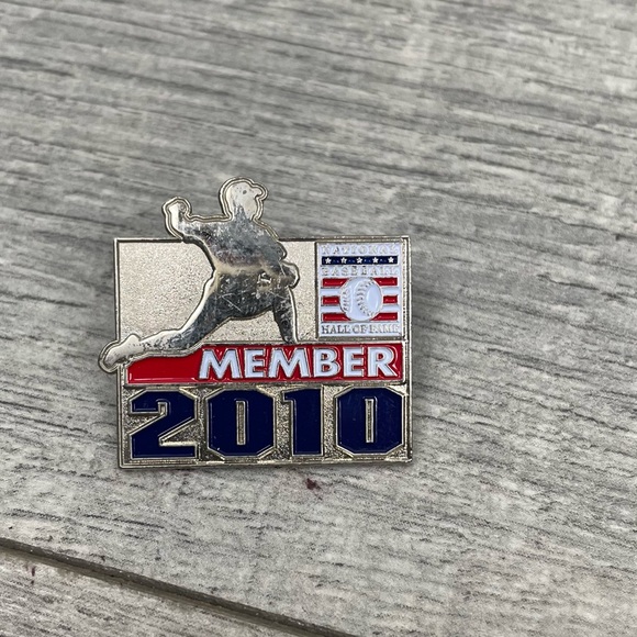 2010 National Baseball Hall Of Fame Member  Broach Pin - Picture 2 of 4